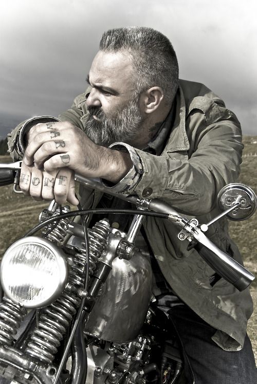 b58e946402d7775ae1a4d81a984817b2--motorcycle-photography-motorcycle-portraits.jpg